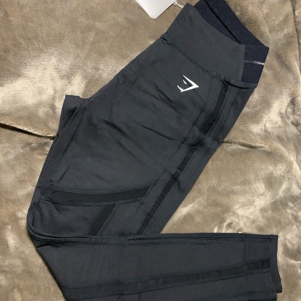 Black gym shark leggings